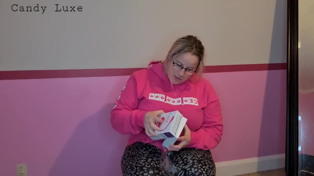 CandyLuxe - Pregnant Pussy Stretching Video editing
