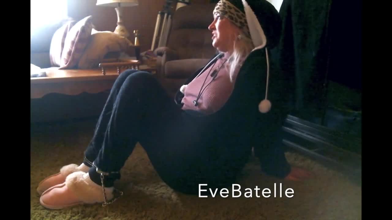 Eve Batelle - Nude Licking Backstage