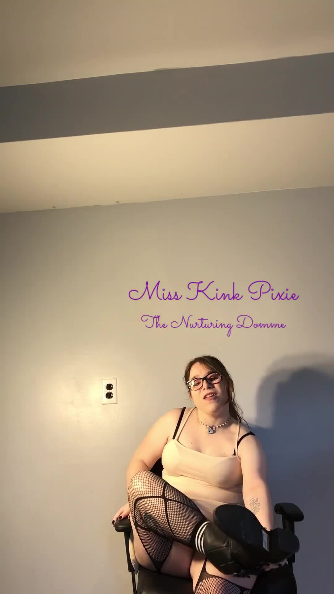 Miss Kink Pixie - Porn Shoe Fetish Woman Following Orders