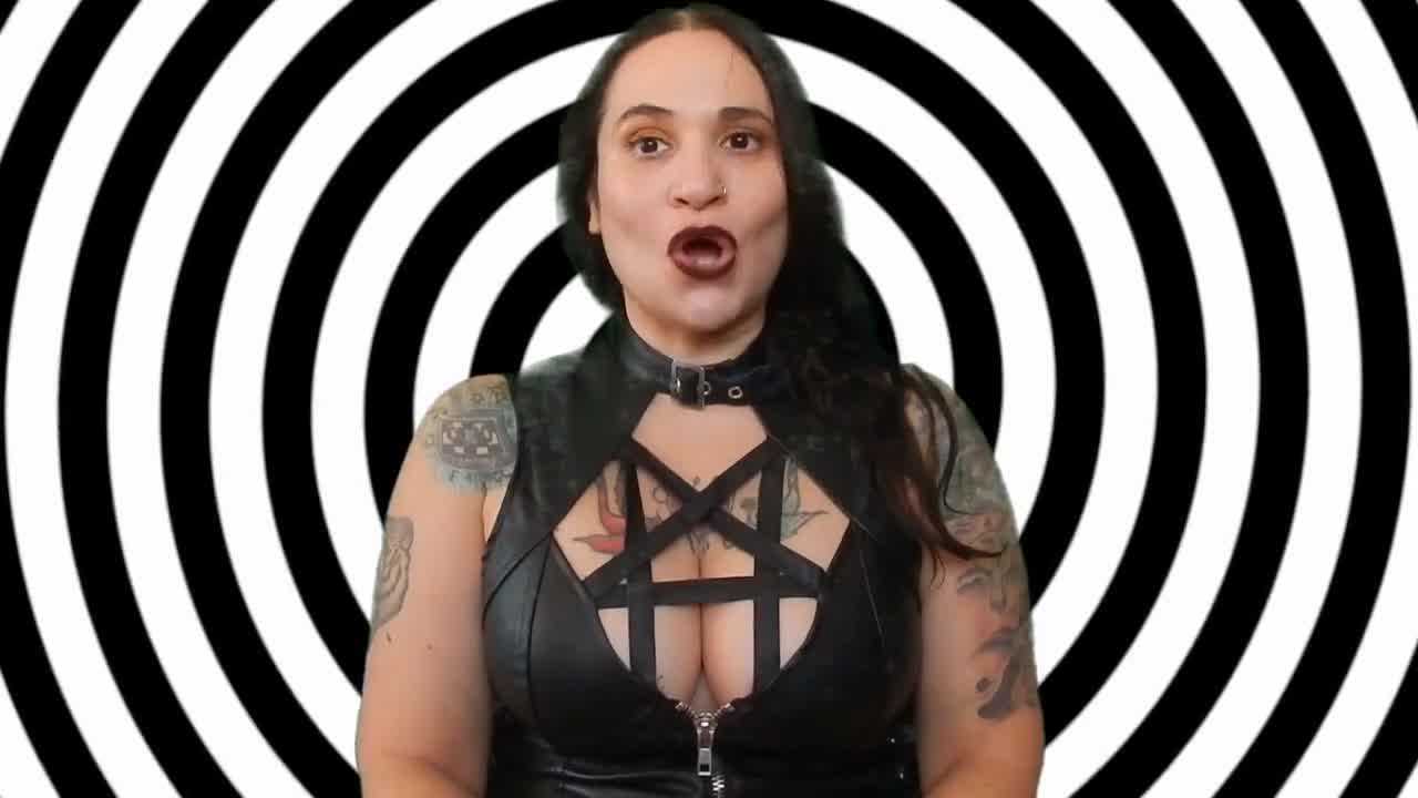Miss Urbex - Oiled Female Supremacy Virtual Reality