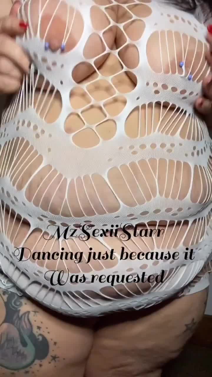 MzSexiiStarr - Recorded Food Porn On Camera