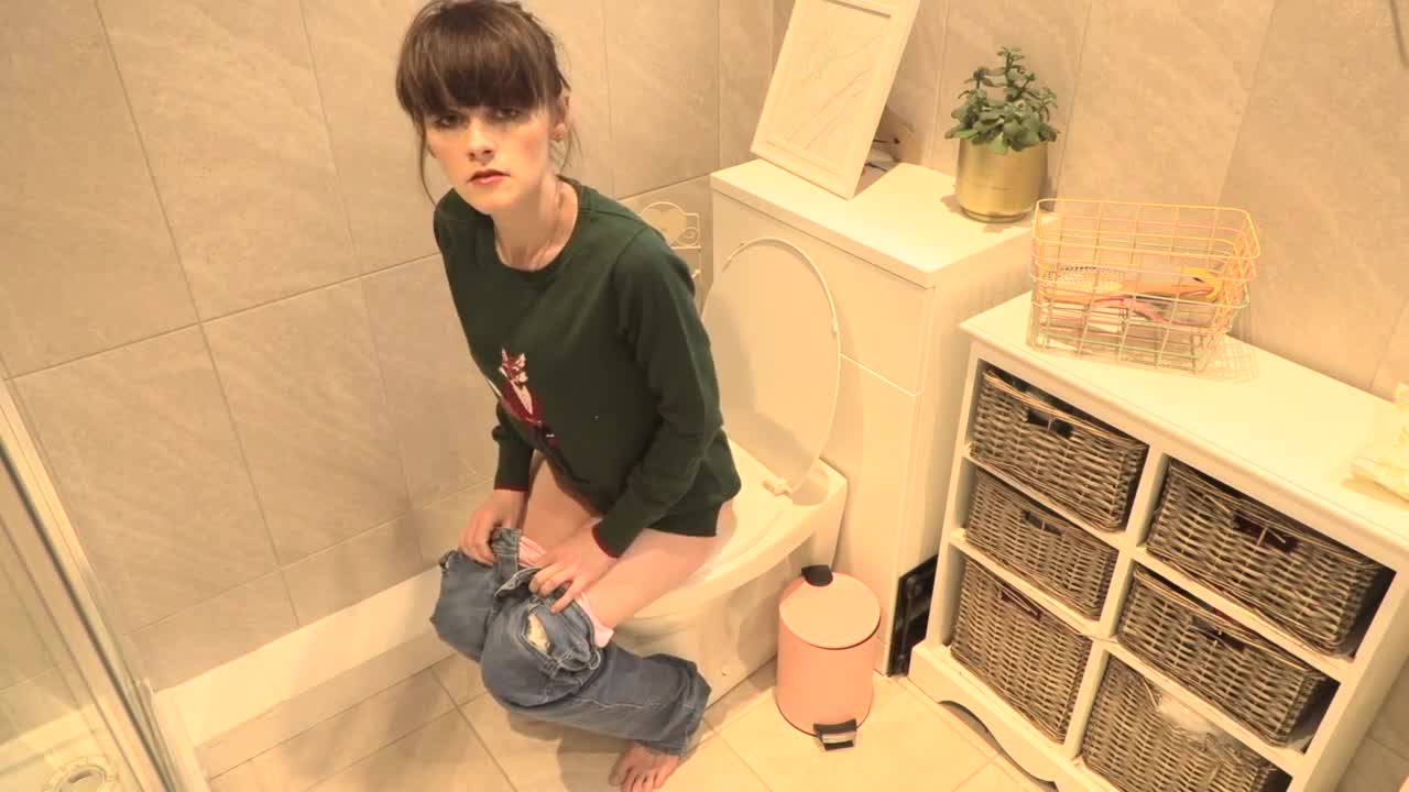 Sydney Harwin - Straight Handjob In The Bathroom