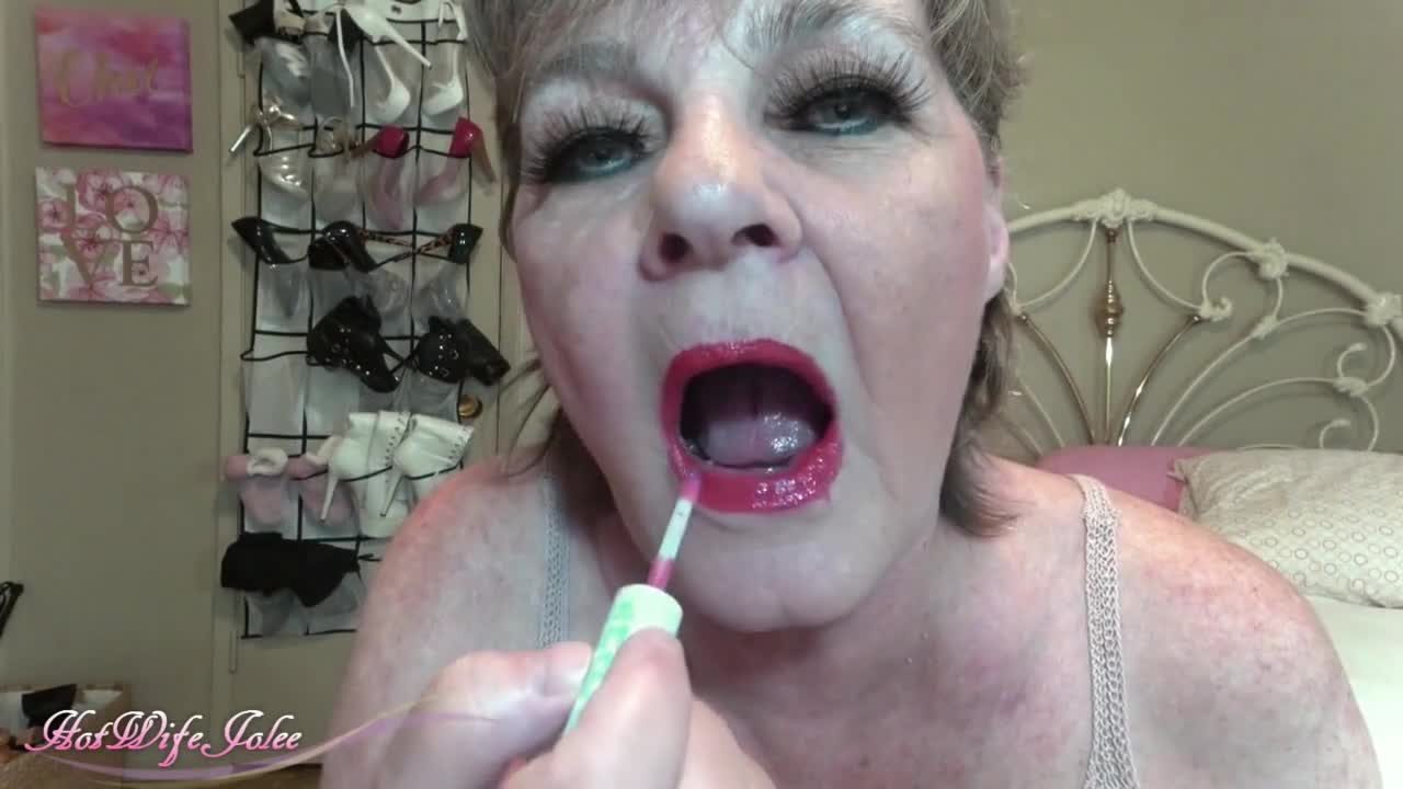 HotWifeJolee - Doll Swallowing / Drooling Video