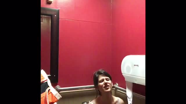 SmilesofSally - Live Squirt Outside
