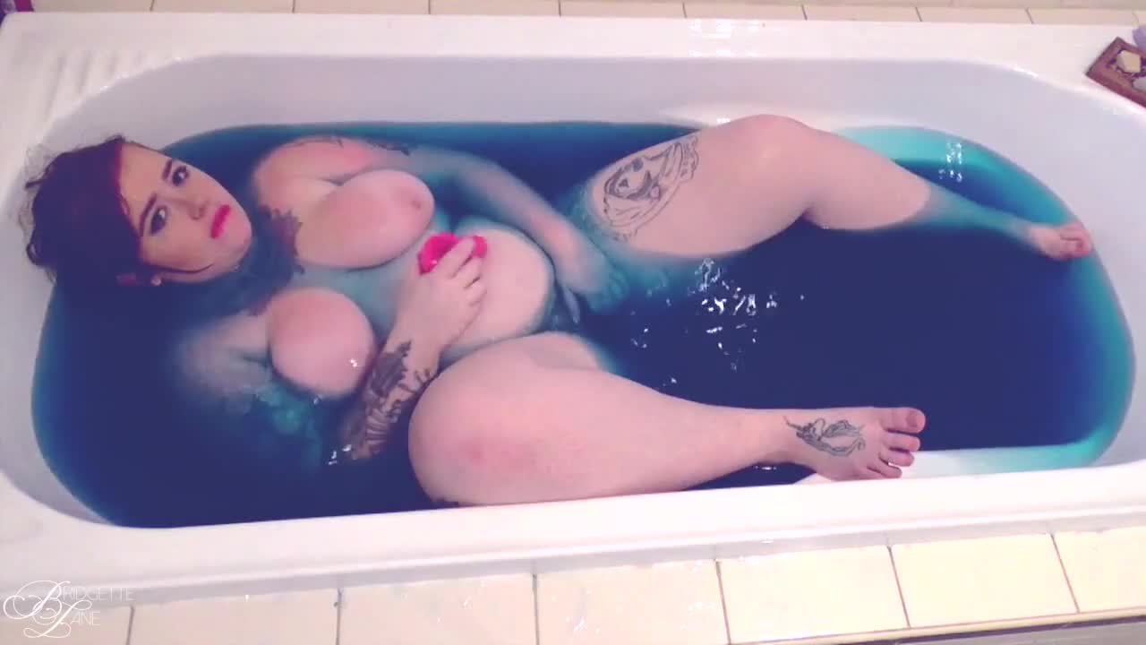 Kara Le Fay - Romantic Boot Fetish In The Bathroom