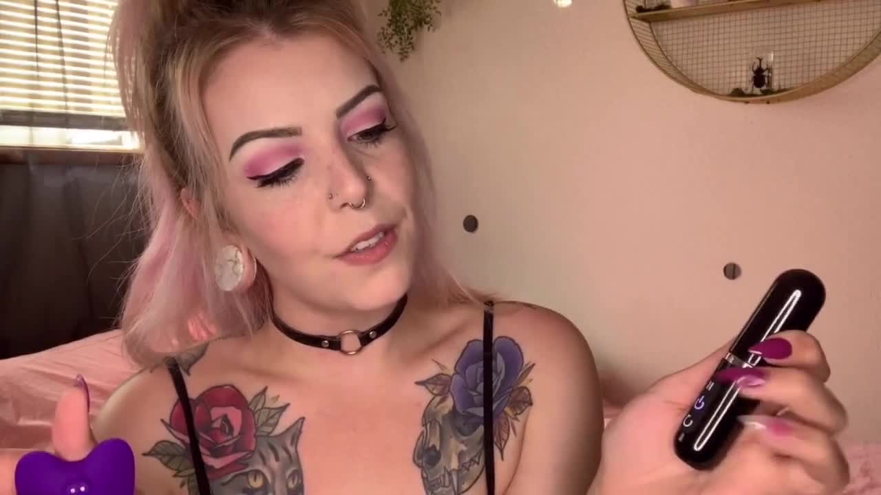 MarilynWestxxx - Webcam Spitting Garden