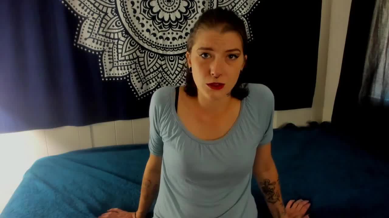 Miss Ellie - Webcam Smoking Online