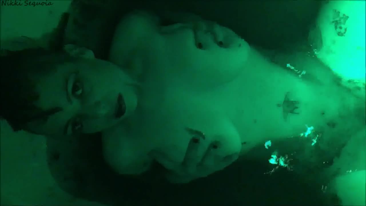 Nikki Sequoia Long Toes Suspension Underwater