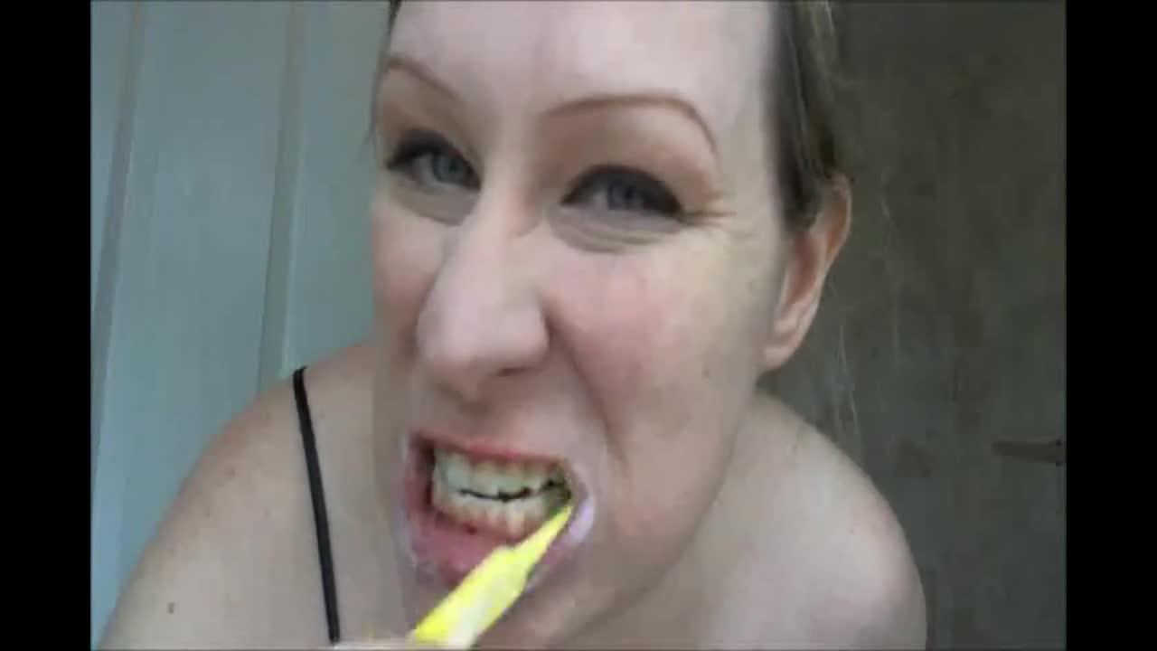 JackieSynn Cheating Wife Sole Fucking In The Bathroom