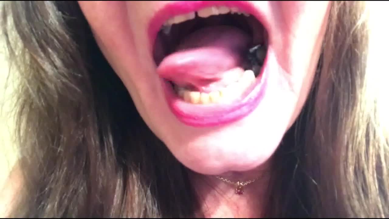 HotWifeJolee Pussy Gape Outside